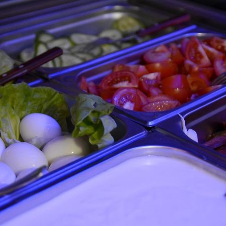 Hotel Minerva Mosonmagyaróvár エクステリア 写真