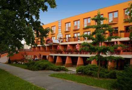 Hotel Minerva Mosonmagyaróvár エクステリア 写真