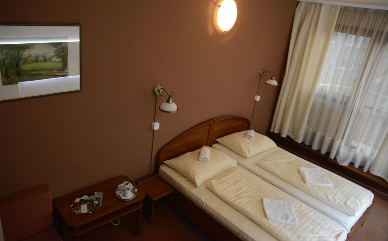 Hotel Minerva Mosonmagyaróvár エクステリア 写真