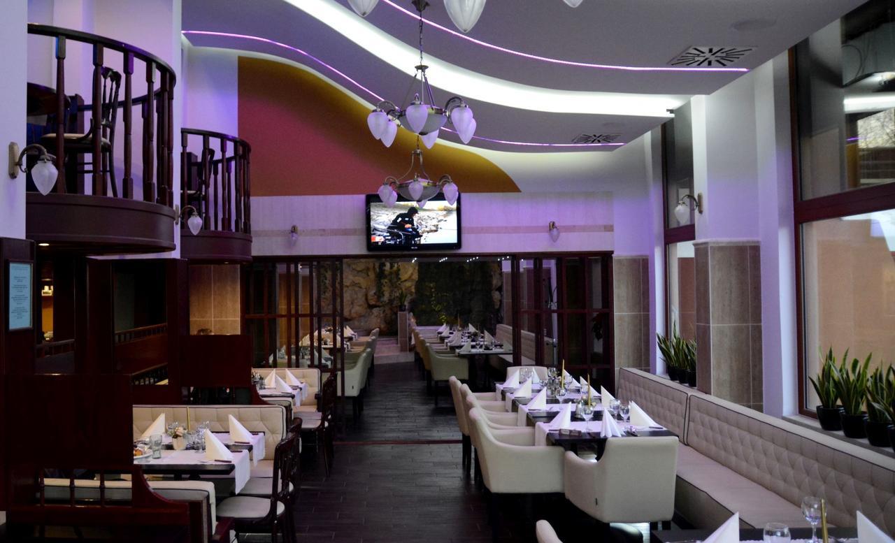 Hotel Minerva Mosonmagyaróvár エクステリア 写真