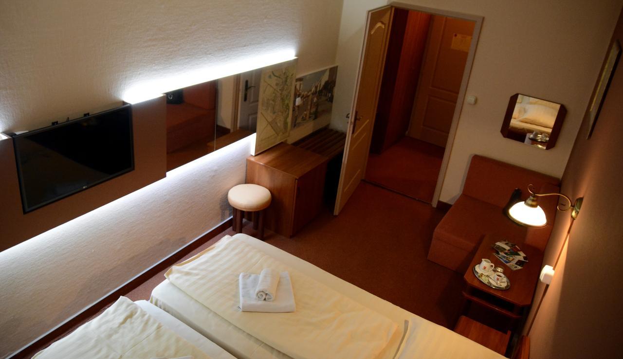Hotel Minerva Mosonmagyaróvár エクステリア 写真