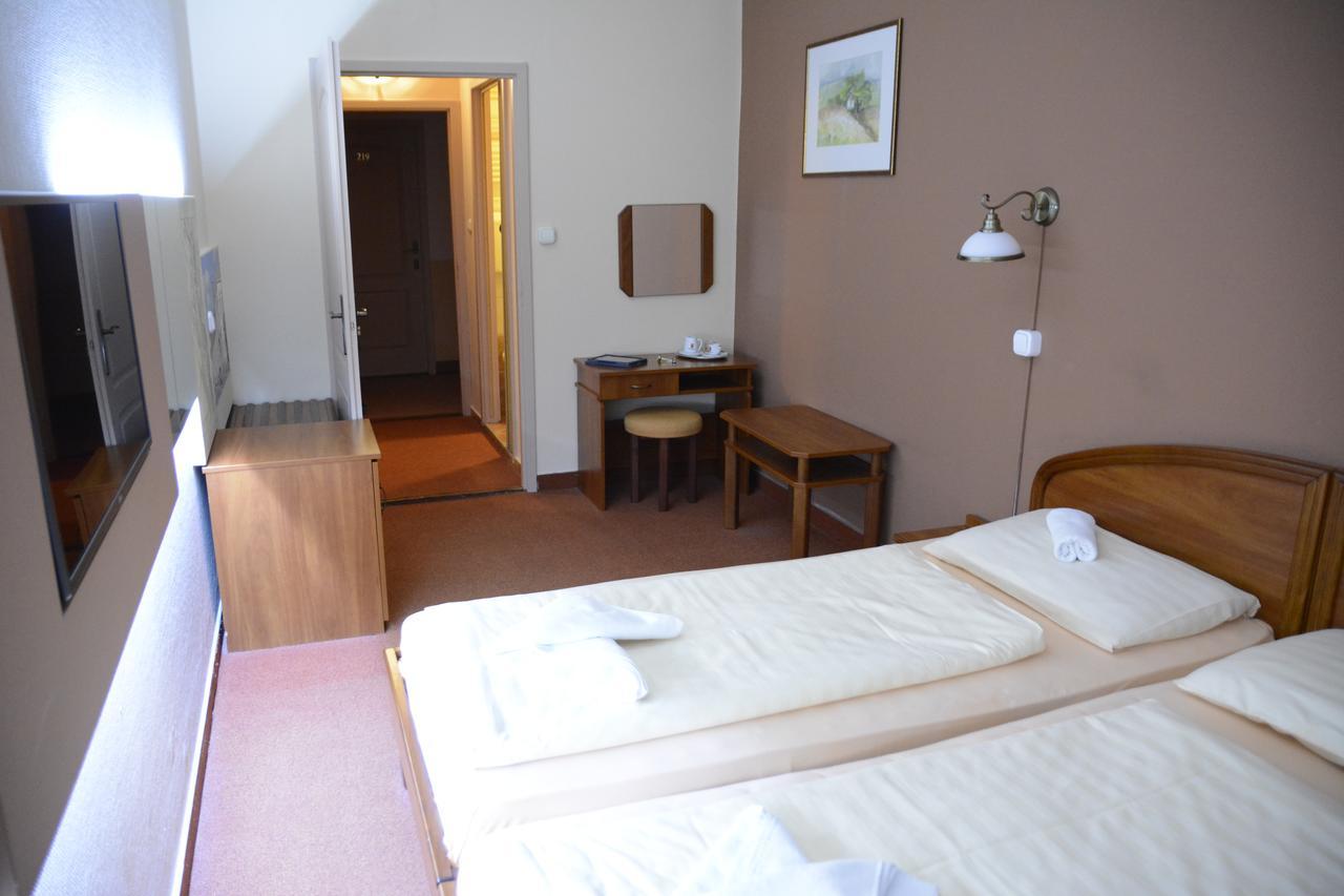 Hotel Minerva Mosonmagyaróvár エクステリア 写真