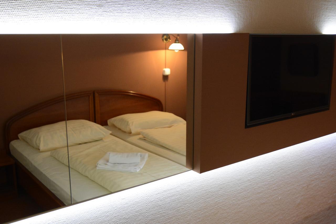Hotel Minerva Mosonmagyaróvár エクステリア 写真