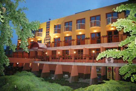 Hotel Minerva Mosonmagyaróvár エクステリア 写真