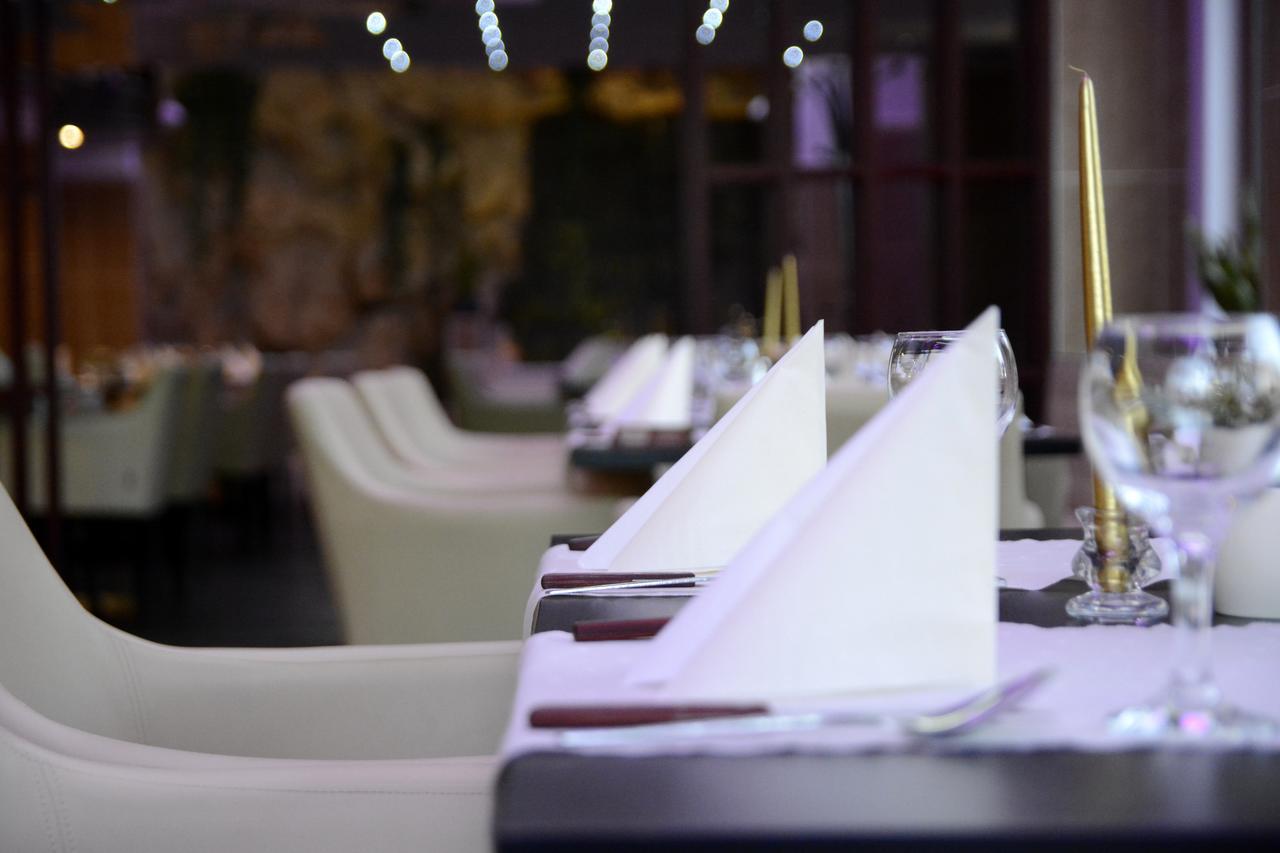 Hotel Minerva Mosonmagyaróvár エクステリア 写真