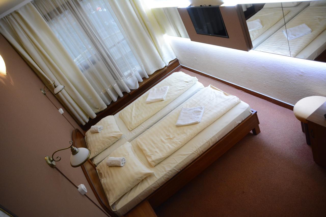 Hotel Minerva Mosonmagyaróvár エクステリア 写真